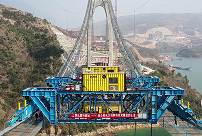 Synchronous lifting and hoisting of steel box girder of suspension bridge