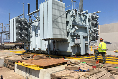 Synchronous pushing and installation of large transformer<br /><br /><br /><br />
