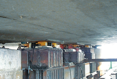 Substitució de coixinets de goma per elevació síncrona a l'autopista<br /><br /><br /><br />
