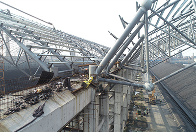 Synchronous moving and installation of steel roof in coal storage yard<br /><br /><br /><br />
