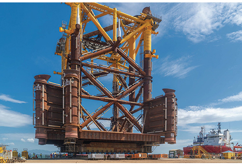 Jackets-are-loaded-and-transported-on-ships