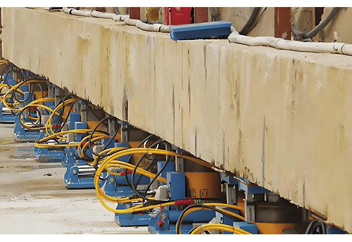Synchronous Lifting & Maintenance of Large Electric Shovels<br /><br /><br /><br /><br /><br /><br /><br /><br /><br /><br /><br /><br /><br /><br /><br /><br /><br /><br /><br />
