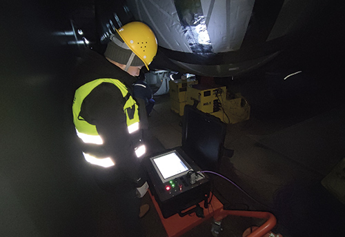 Synchronous Lifting & Maintenance of Large Electric Shovels<br /><br /><br /><br /><br /><br /><br /><br /><br /><br /><br /><br /><br /><br /><br /><br /><br /><br /><br /><br />
