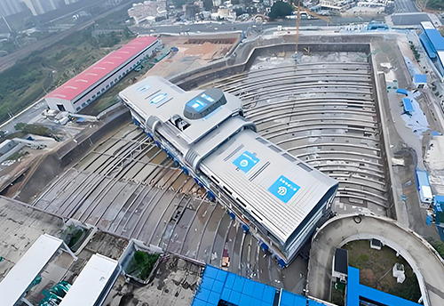 Synchronous Lifting & Maintenance of Large Electric Shovels<br /><br /><br /><br /><br /><br /><br /><br /><br /><br /><br /><br /><br /><br /><br /><br /><br /><br /><br /><br />
