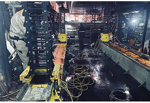 Jackets-are-loaded-and-transported-on-ships