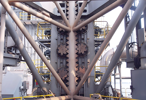 Synchronous Lifting & Maintenance of Large Electric Shovels<br /><br /><br /><br /><br /><br /><br /><br /><br /><br /><br /><br /><br /><br /><br /><br /><br /><br /><br /><br />

